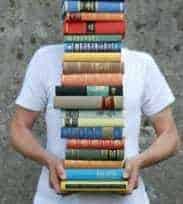 buecherstapel photocase.com Bücher verschaffen Weitblick