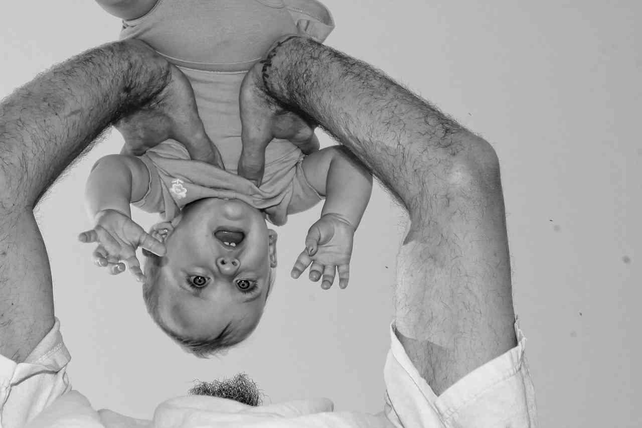 Das macht er immer, wenn er guter Laune ist. Seufz ... elterngeld, eltern, elternliebe, kindergeld