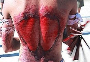 flagellant Copyright Duane Mendoza Warum fügt sich dieser Flagellant mit einer Peitsche selbst Schmerzen zu?