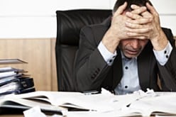 mann_schreibtisch_burnout_ xs_lichtmeister - Fotolia