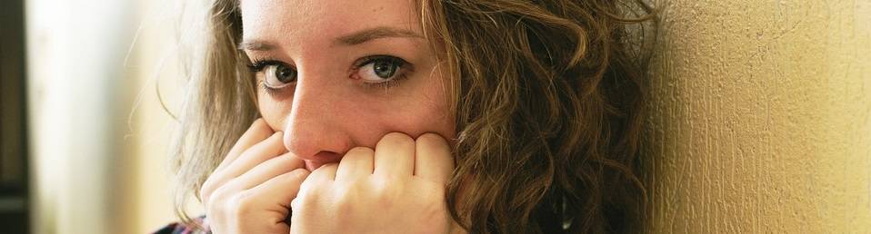 frau-angst-schmal emotionaler missbrauch beziehung partnerschaft, kopp-wichmann, persoenlichkeits-blog