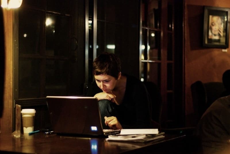 laptop-cafe- Kevin McShane via Visual Hunt digitale revolution, morgen weiß ich mehr, kopp-wichmann, persoenlichkeits-blog